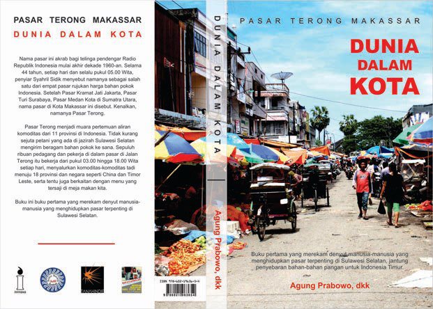 Sampul depan Pasar Terong Makassar: Dunia Dalam Kota