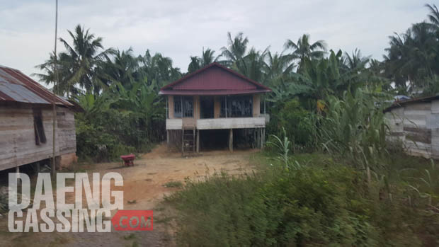 Rumah di Desa Tangkit rata-rata berarsitektur Bugis